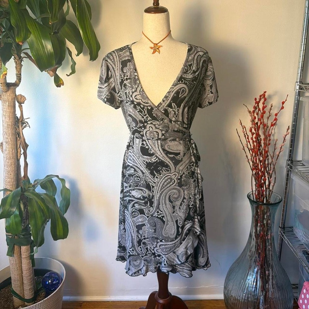 Apt 9 Black Paisley Wrap Babydoll Dress Grey Ruffle Hem V-Neck Medium